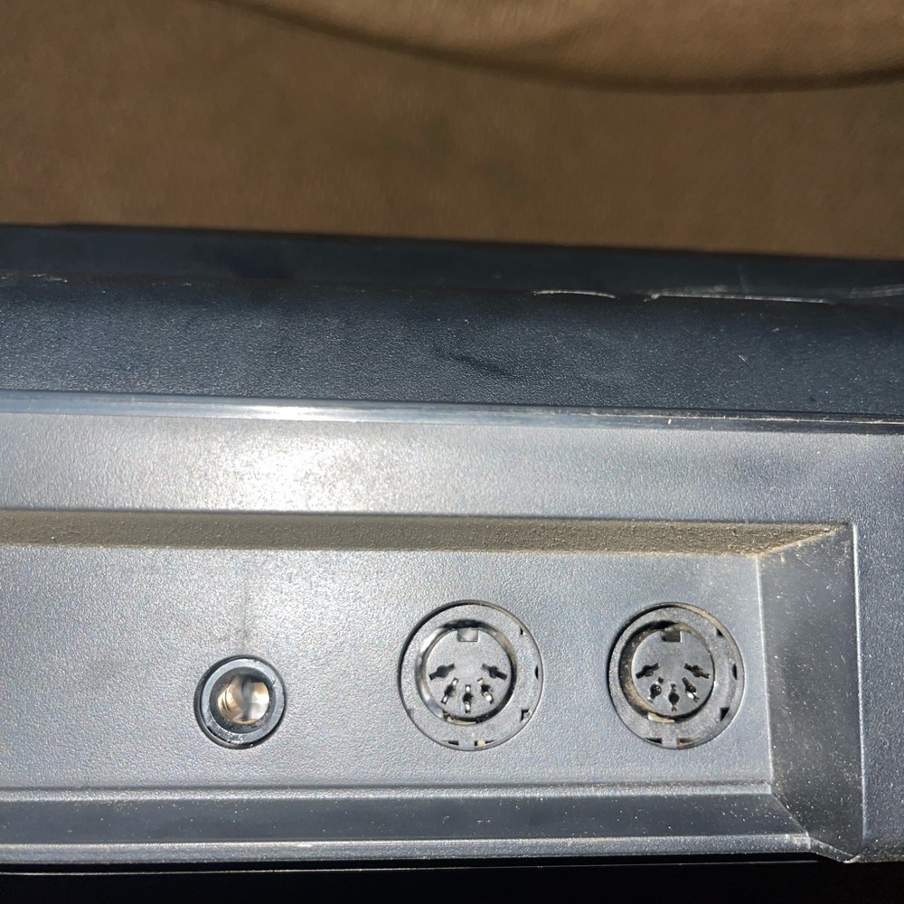 Yamaha YPT-230 Keyboard - Picture 5 of 8